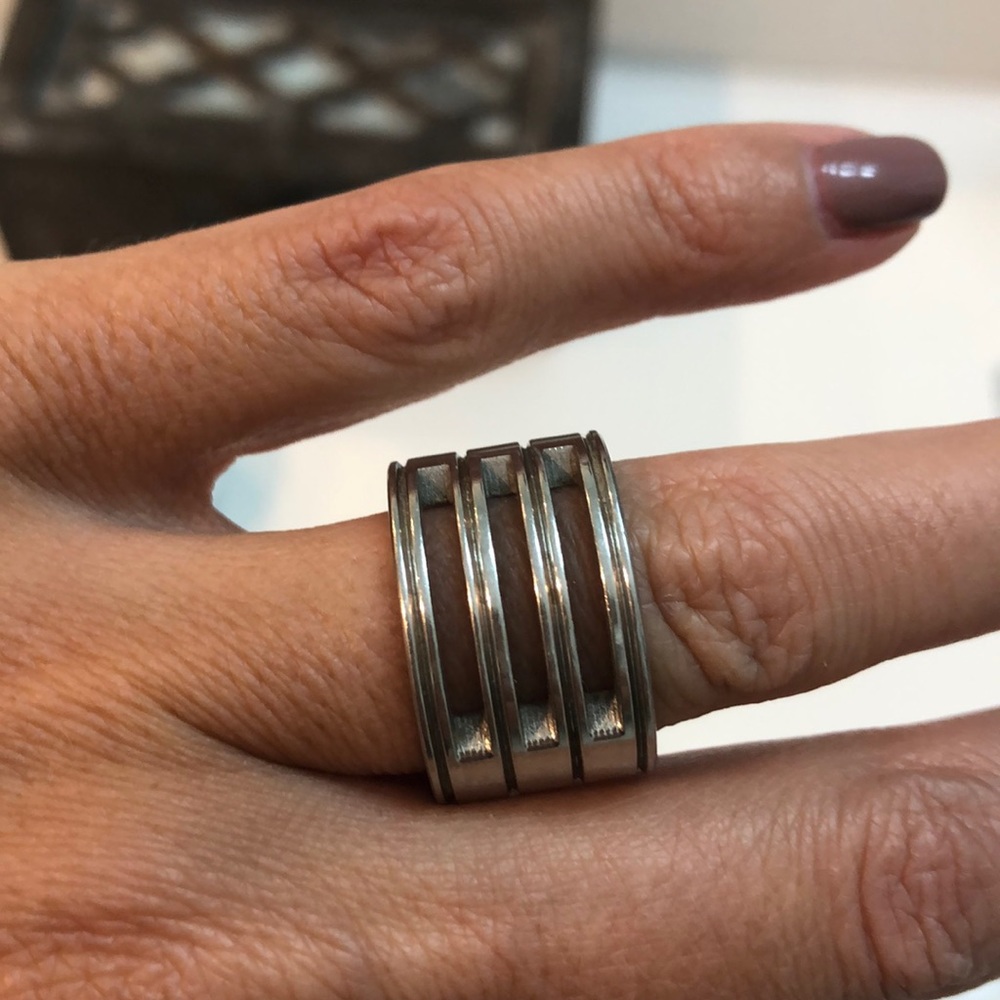 Ring - Picture 3 of 8